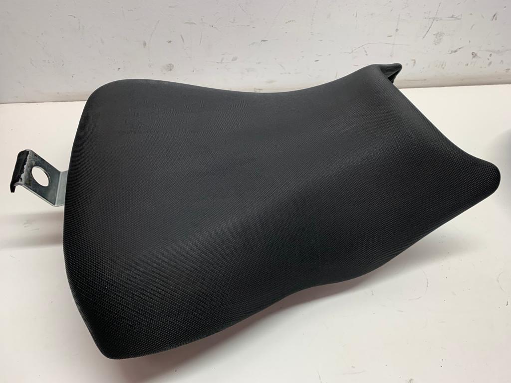 Asiento delantero ER6 F N 2015