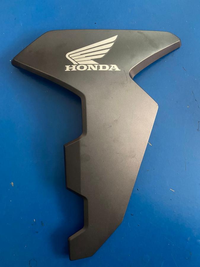 Lateral izquierdo logo Honda CB 500 X