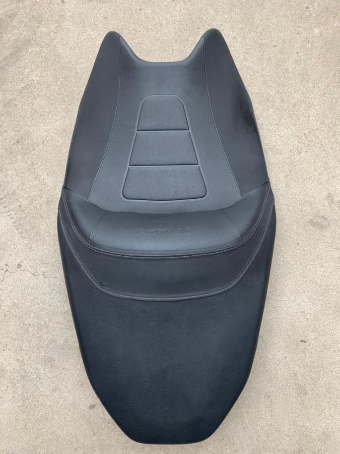 Asiento con DESPERFECTO Yamaha TMax 530 codigo BC3