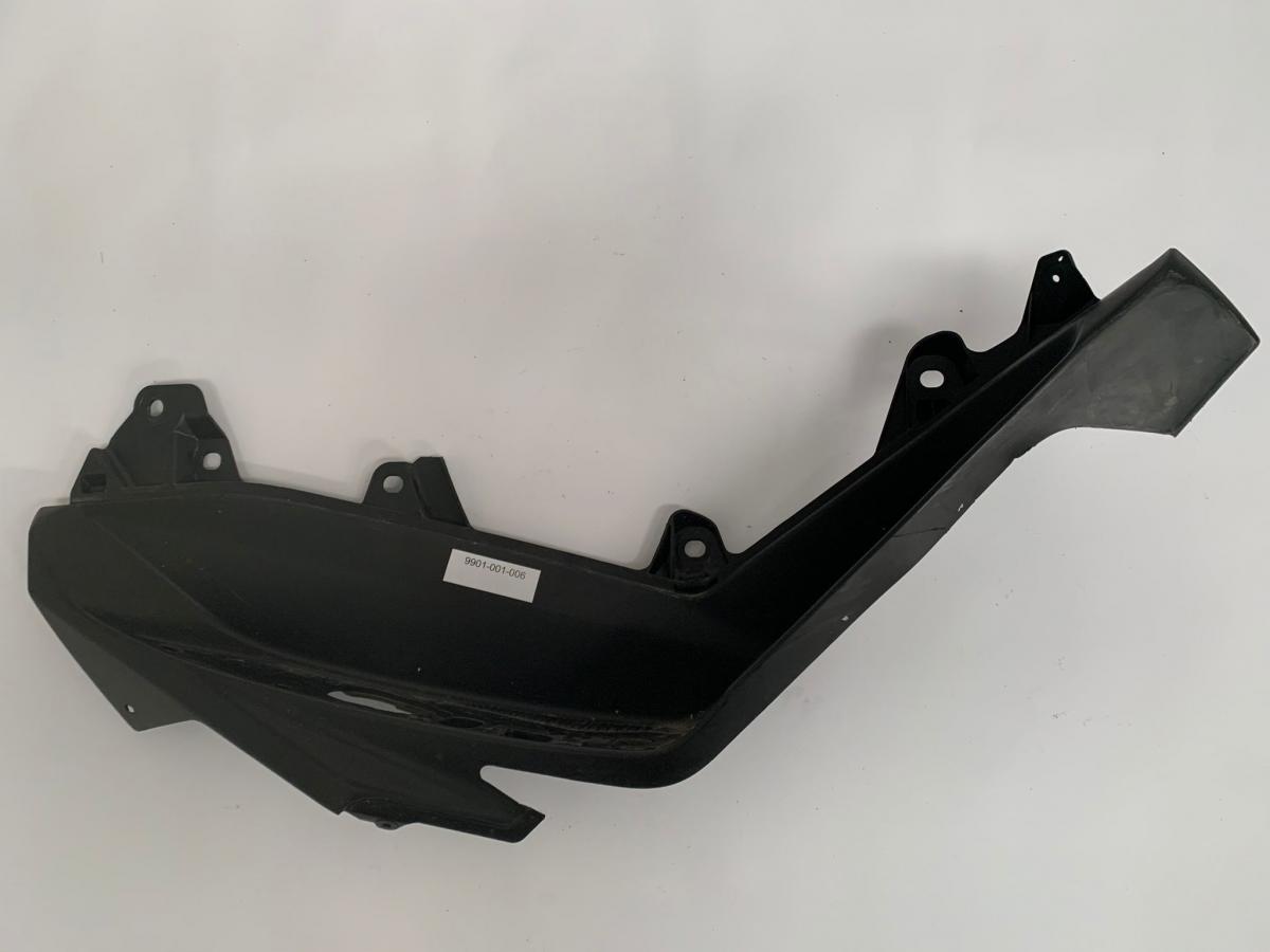 Suelo  pisadera derecha Yamaha NMax 125.